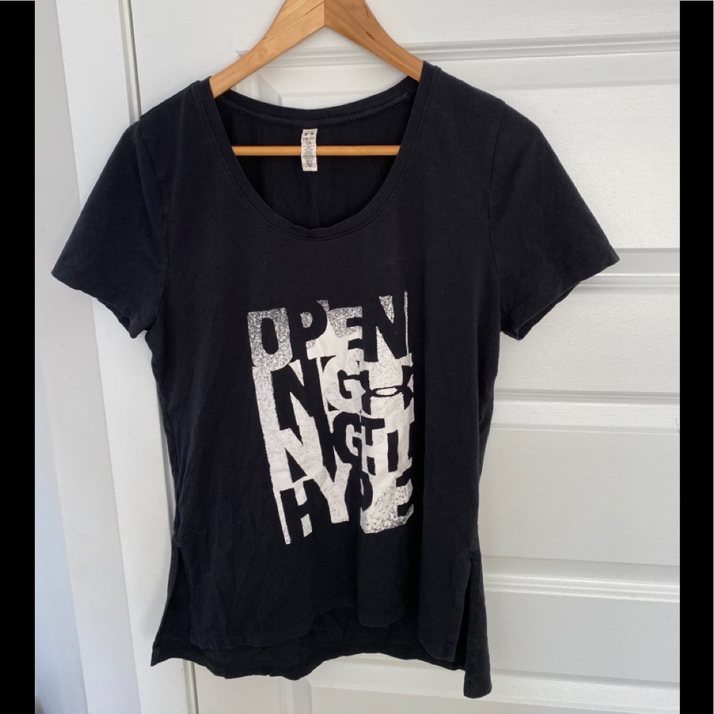 Under armor women’s training t shirt.